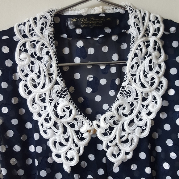 Polka dot dress with white lace collar - Picture 2 of 11